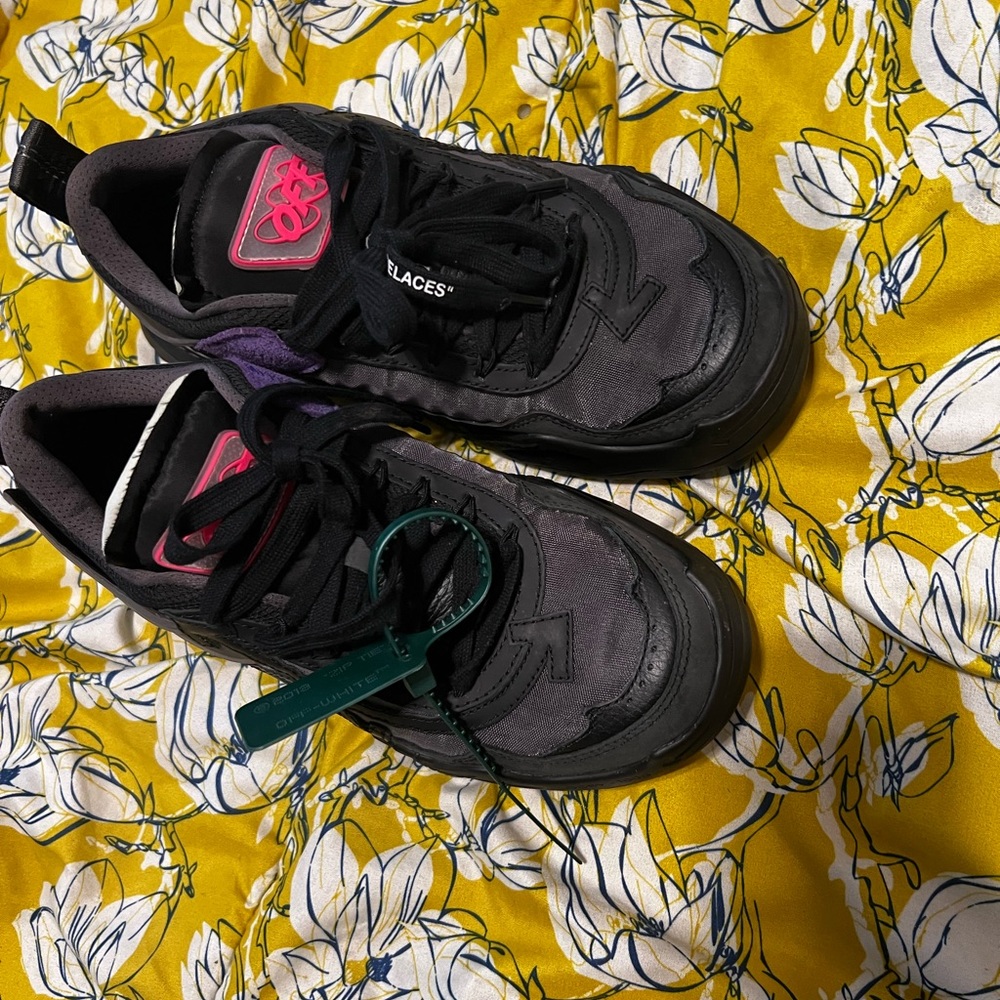Size 40 EU Authentic Off White 500 Odyssey Sneaker